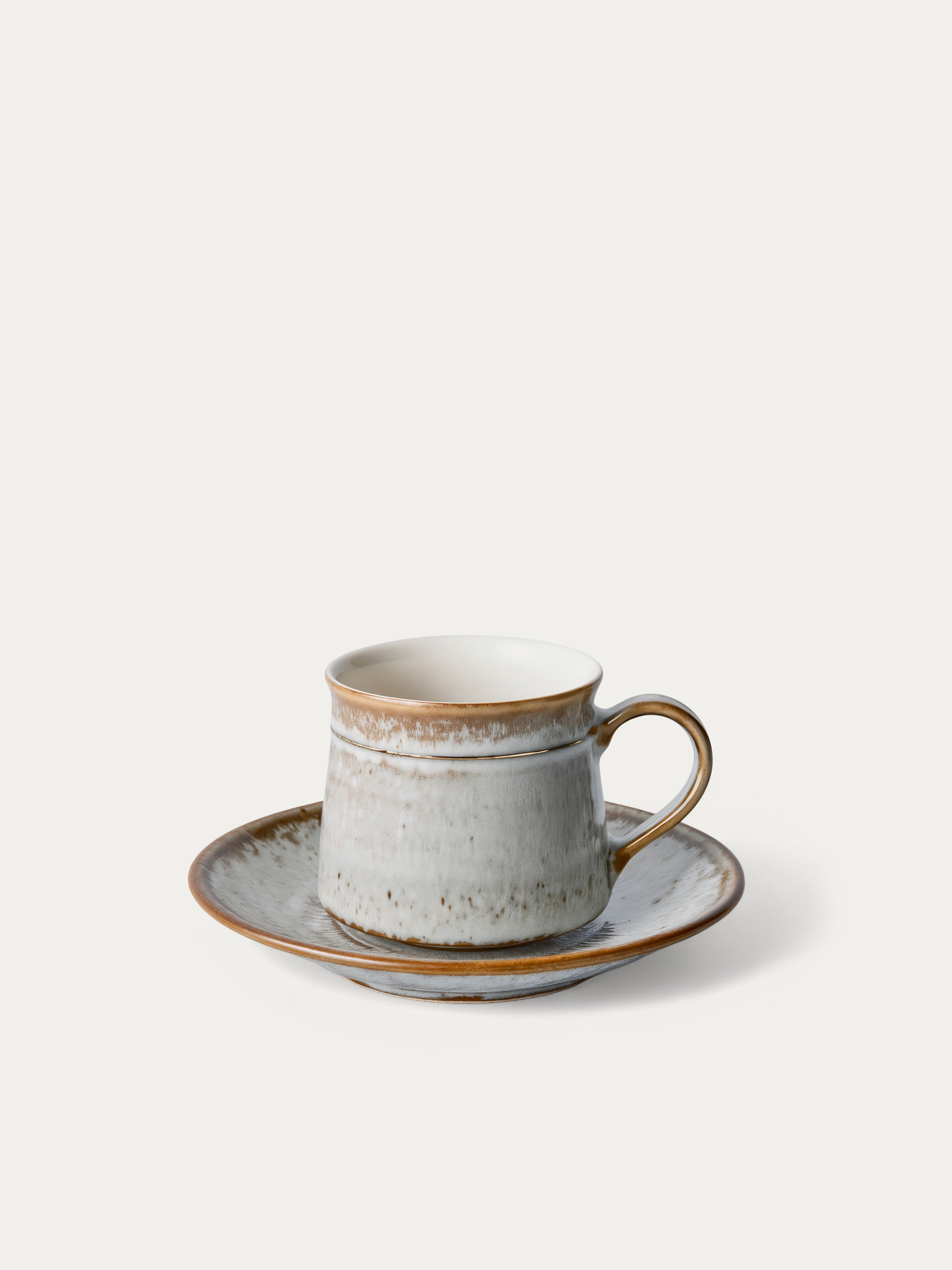 Rustikale Tasse mit Untertasse
