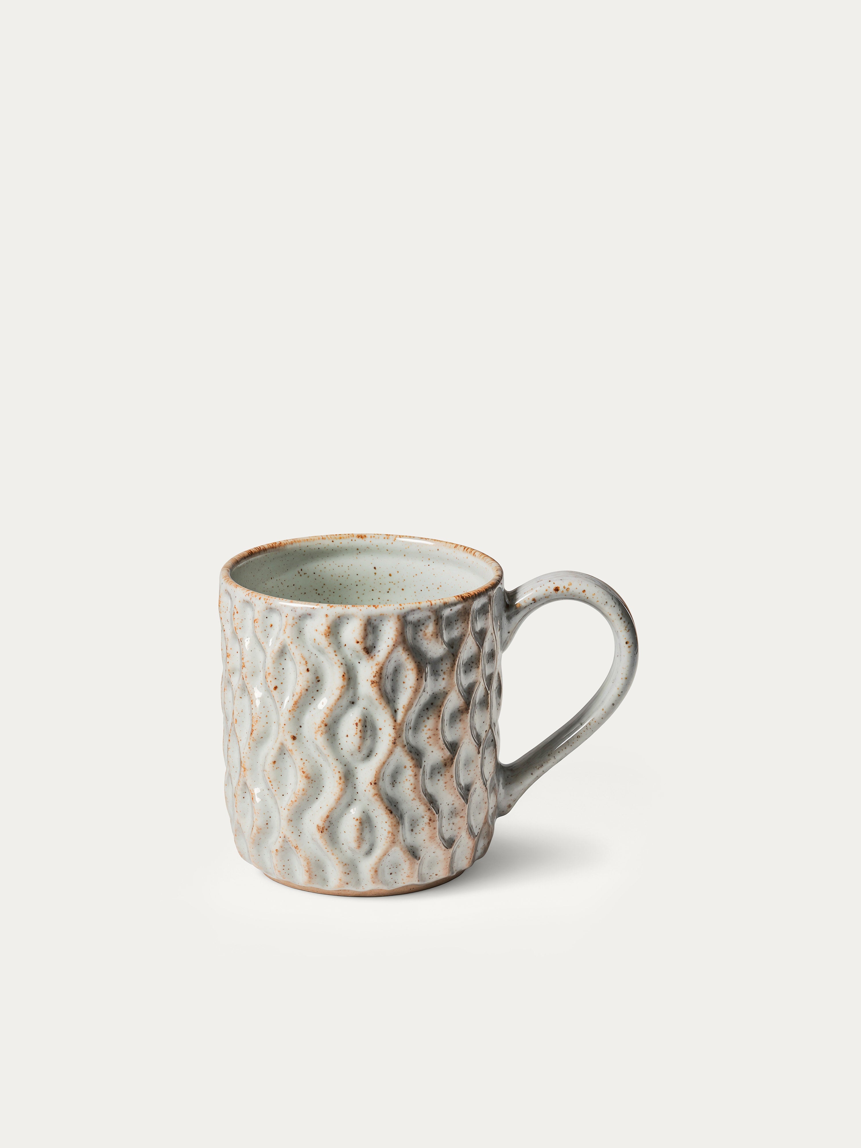 Tasse mit Wellenmuster