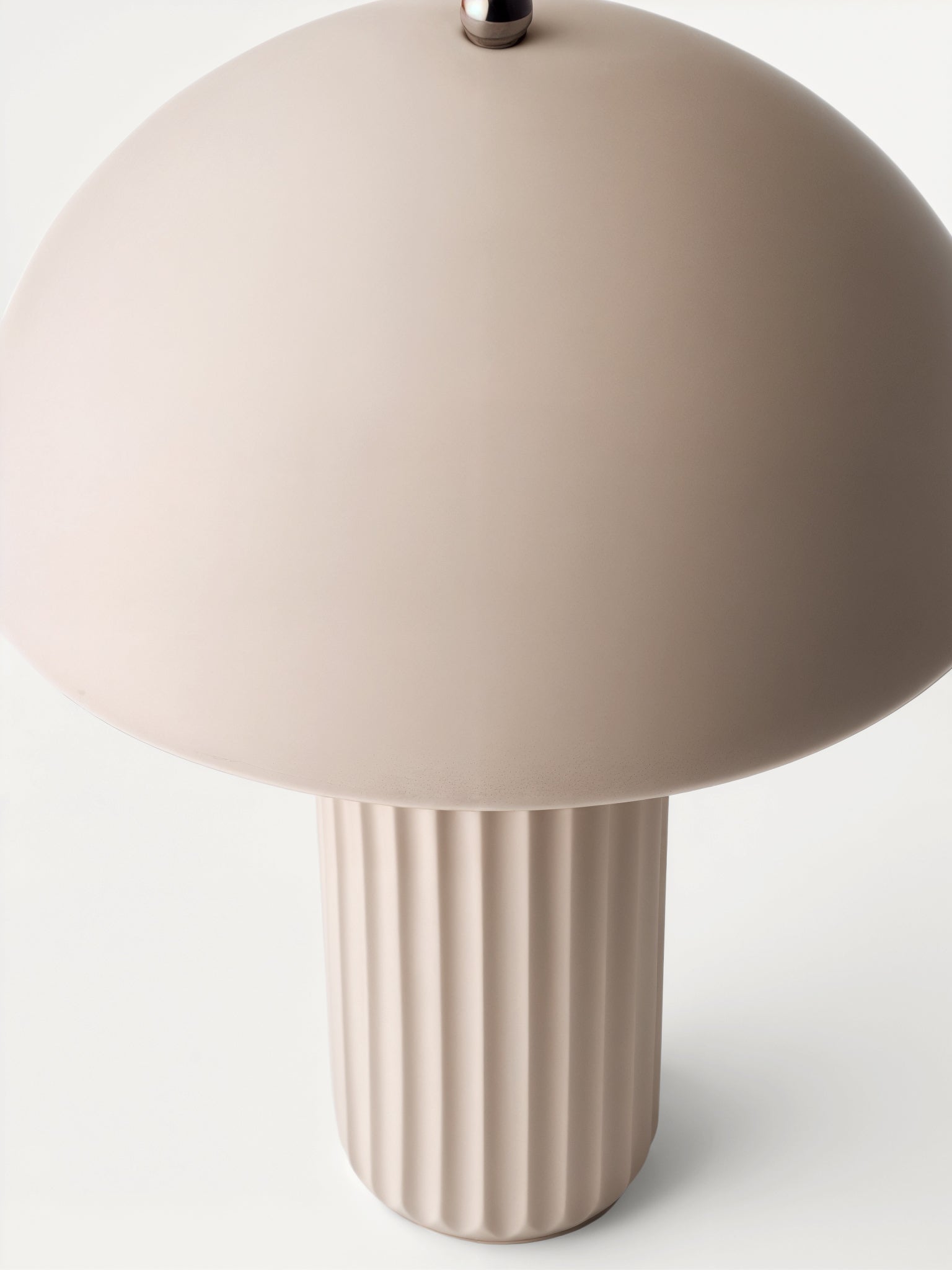 Kuppelförmige Keramiklampe