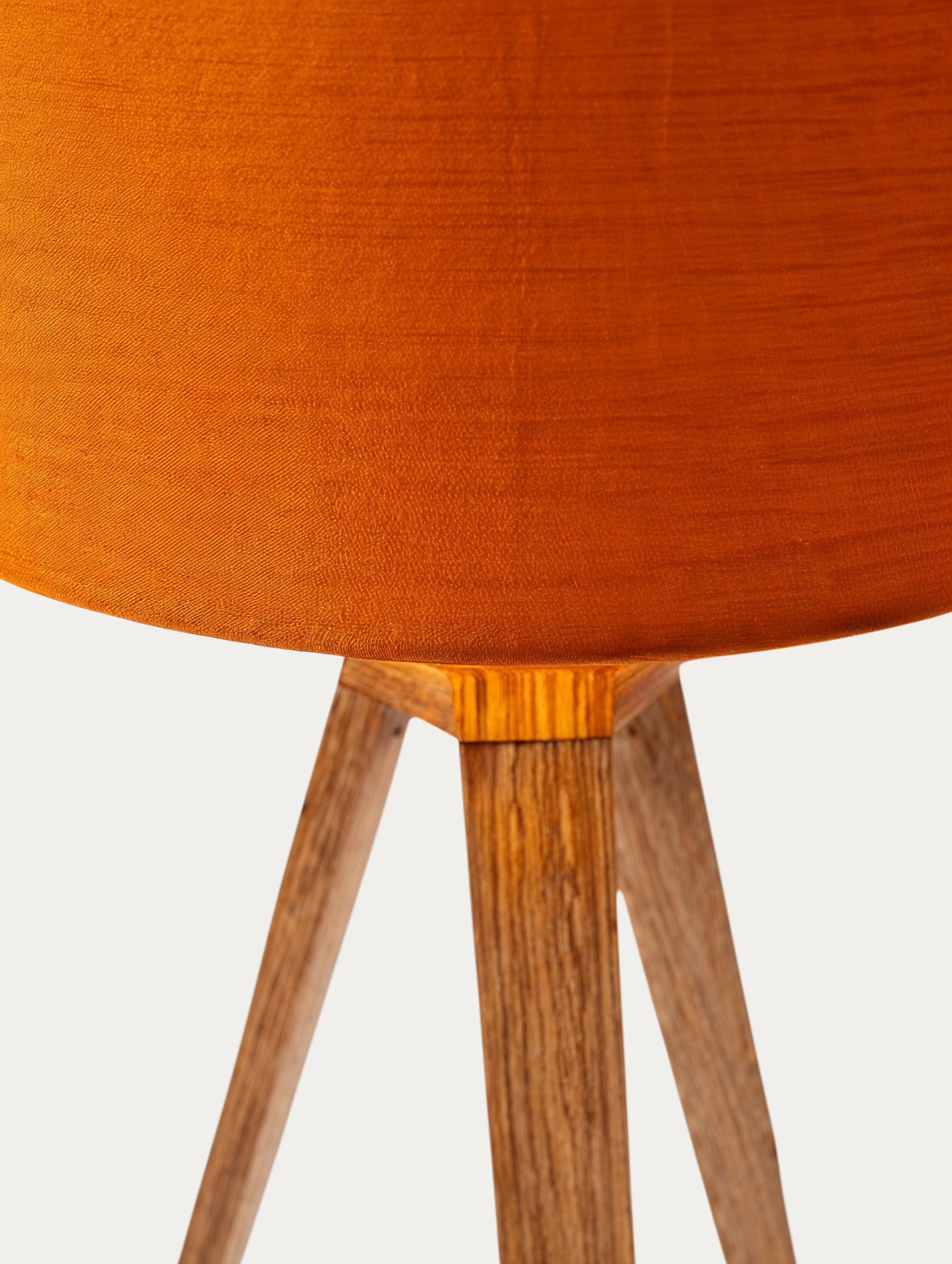 Dreibein-Schirmlampe