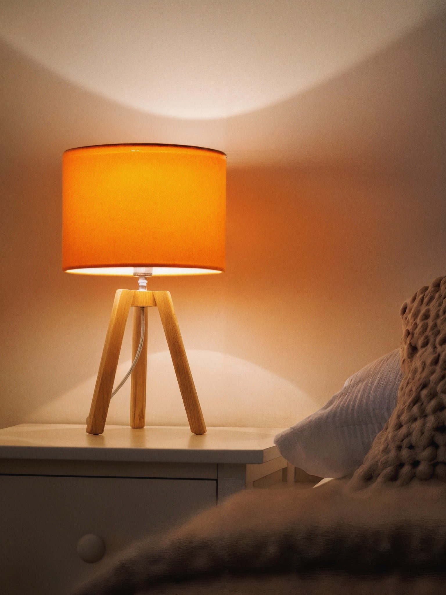 Dreibein-Schirmlampe